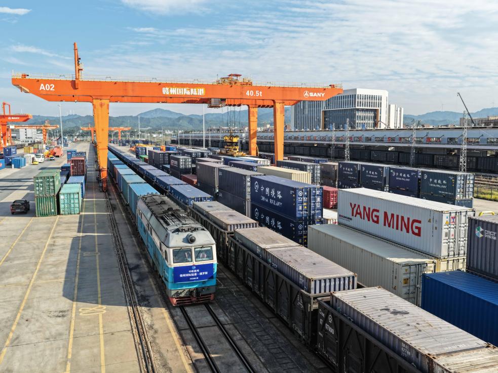 中欧班列打通老区陆港走向世界的新丝路